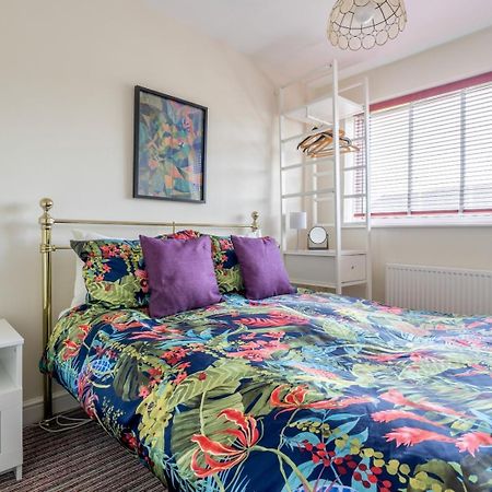Chic 2-bedroom townhouse in vibrant Abergavenny Buitenkant foto