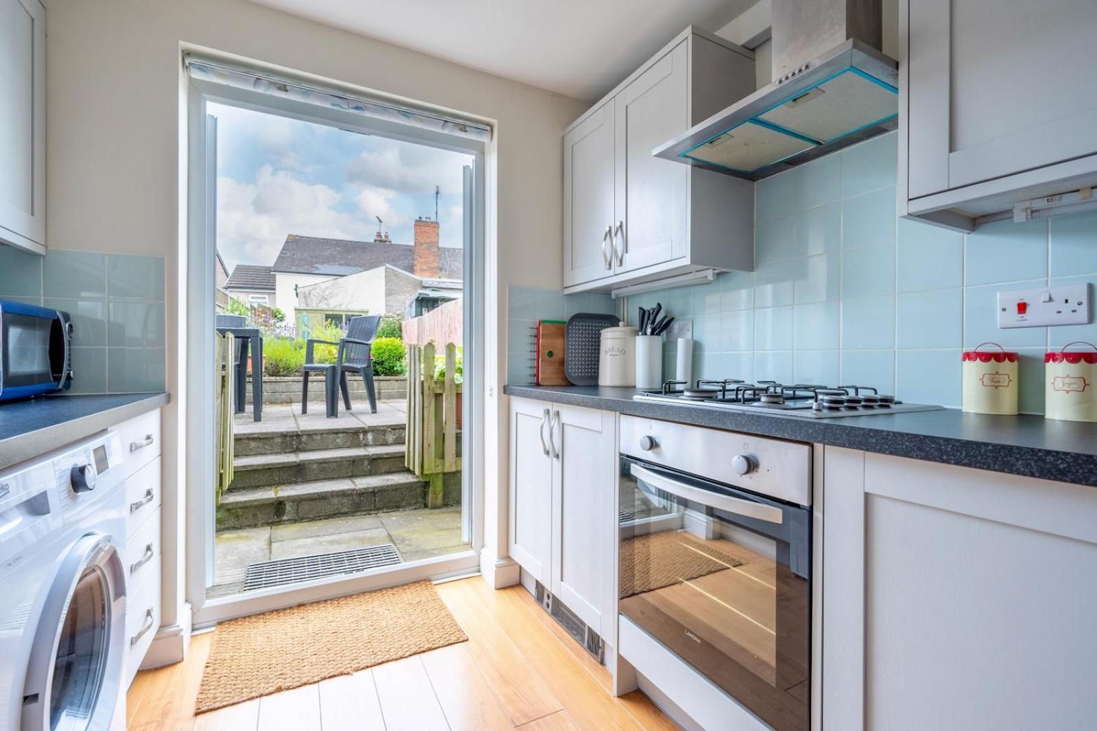 Chic 2-bedroom townhouse in vibrant Abergavenny Buitenkant foto