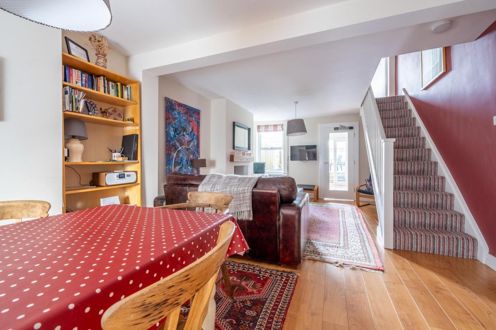 Chic 2-bedroom townhouse in vibrant Abergavenny Buitenkant foto