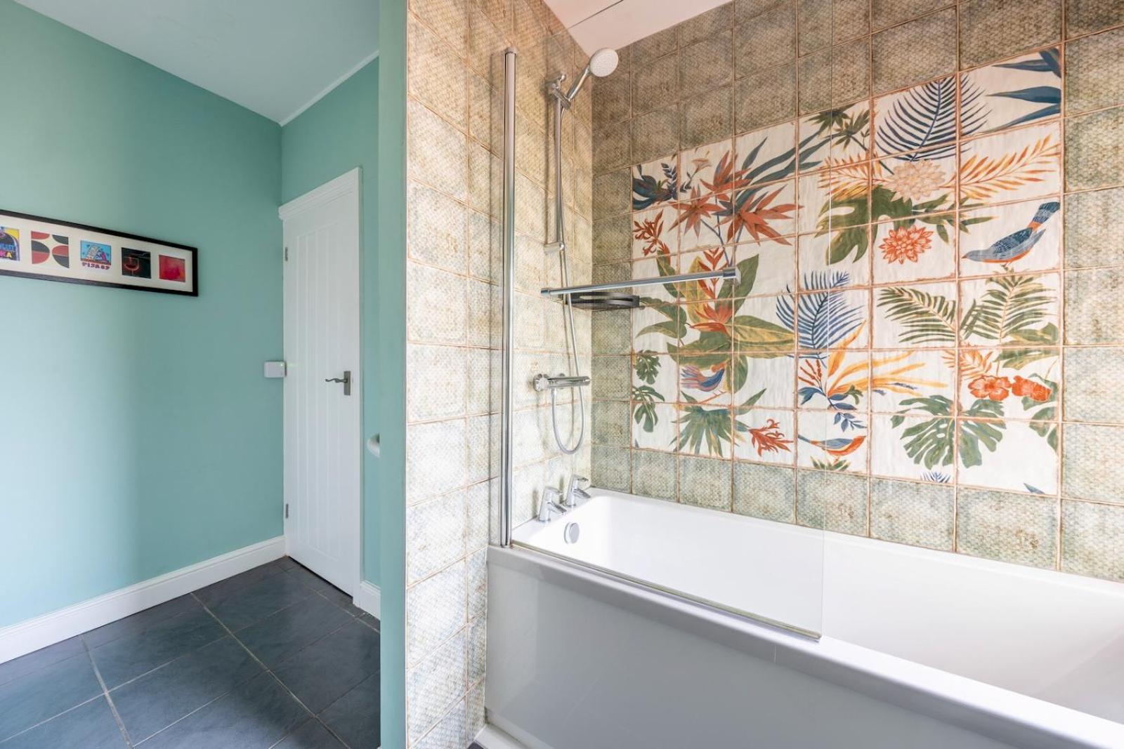 Chic 2-bedroom townhouse in vibrant Abergavenny Buitenkant foto