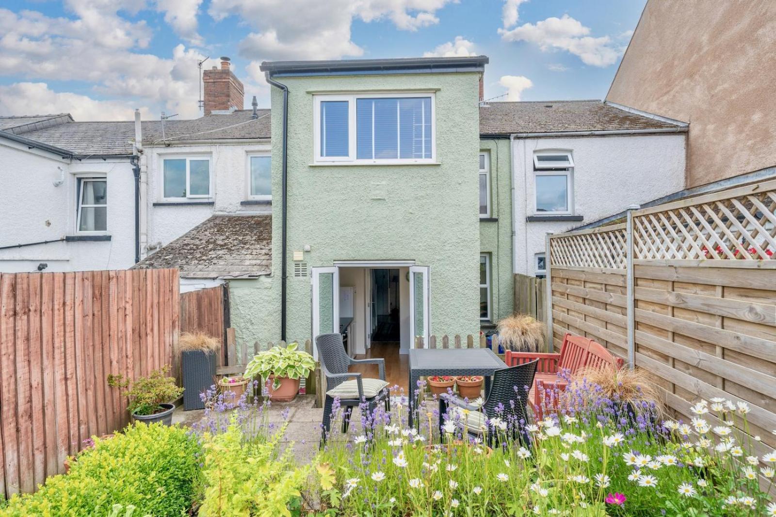 Chic 2-bedroom townhouse in vibrant Abergavenny Buitenkant foto